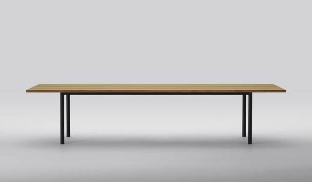 <strong>Maruni Wood Industry｜マルニ木工</strong><br />「MALTA ダイニングテーブル320（スチールレッグ）」（W3200×D1150×H700mm）87万6960円　※5月より受注開始予定