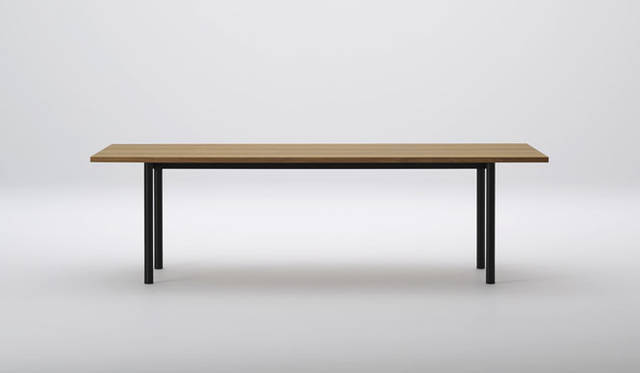 <strong>Maruni Wood Industry｜マルニ木工</strong><br />「MALTA ダイニングテーブル240（スチールレッグ）」（W2400×D1050×H700mm）43万9560円　※5月より受注開始予定