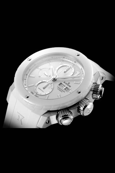 <strong>クロノオフショア1<br />オートマティック</strong><br /><br />  ケース｜ステンレススチール＋ホワイトセラミックベゼル<br /> 直径｜45mm<br /> ムーブメント｜自動巻き（Cal.EDOX011）<br /> ストラップ｜ホワイトラバー<br /> 防水｜500ｍ<br /> 発売時期｜6月予定<br /> 予価｜39万9600円<br />