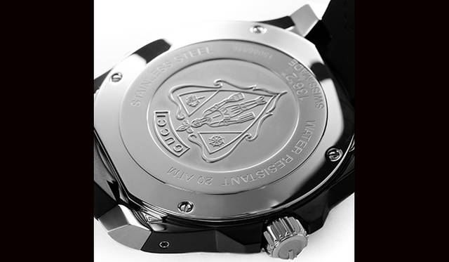 <strong>グッチ ダイヴ</strong><br /><br /> ケース｜ステンレスチール<br /> 直径｜45mm<br /> ムーブメント｜クォーツ<br /> 機能｜日付表示<br /> ストラップ｜ナイロン製NATOストラップ<br /> 防水｜20気圧<br /> 発売時期｜7月予定<br /> 価格｜12万円（税別）