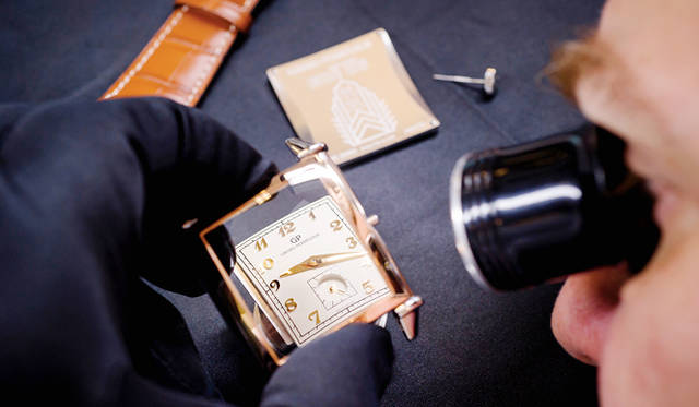 <strong>ヴィンテージ 1945 スモールセコンド 70周年記念モデル</strong><br /> <br />  ケース｜ステンレスチール＋18Kピンクゴールドベゼル<br /> サイズ｜縦36.2×横35.25mm<br /> ムーブメント｜自動巻き（Cal.GP03300-0051）<br /> ストラップ｜アリゲーター<br /> 防水｜30ｍ<br /> 限定数｜100本<br /> 発売時期｜6月予定<br /> 予価｜141万4800円<br />