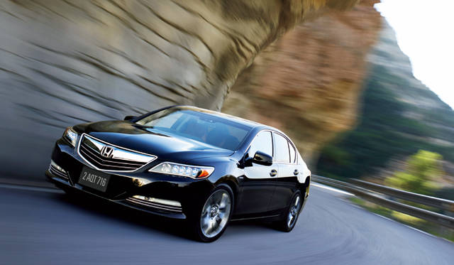 2012年6月に生産を終了して以来、約2年半ぶりの復活となったホンダのフラグシップセダン「レジェンド」