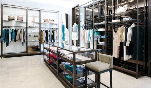 「バーバリー ブリット」は、バーバリーのインポートコレクションのなかでもカジュアルなスタイルが揃う。それぞれ打ち出すスタイルは違うが、一貫したトーンのもとに作られる洋服は組み合わせても相性がいい。ドレスアップもカジュアルダウンも、コーディネイトがうまくいく秘訣はここにある。