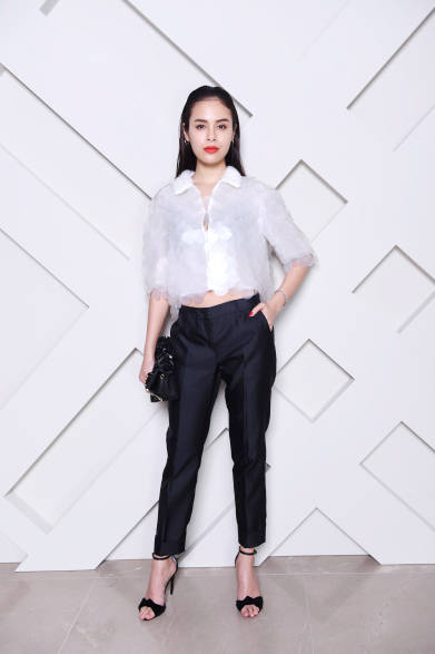 モデル  大屋夏南