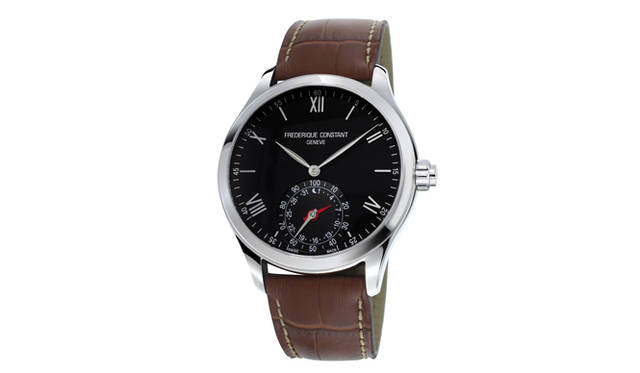 <strong>クラシック インデックス オルロジカル スマートウォッチ</strong><br /><br /> ケース｜ステンレススチール<br /> サイズ｜42mm<br /> ムーブメント｜クォーツ（Cal.FC285）<br /> 機能｜MotionX®テクノロジー（スマホと連携したMotionX®アクティビティトラッキング、Sleeptracker®スリープモニタリング、スリープ サイクル アラーム、ゲット アクティブ アラート、アダプティブ コーチイングなど）、時刻補正機能、指針式日付表示＆指針式月齢表示（6時位置に同軸配置）<br /> ストラップ｜レザー<br /> 防水｜5気圧<br /> 発売時期｜8月予定<br /> 予価｜16万2000円<br />