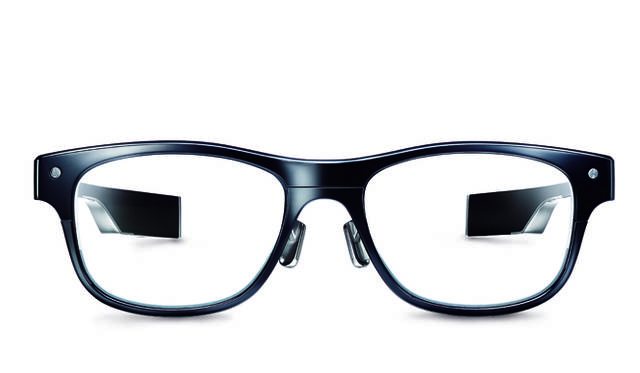 眼鏡メーカー「JINS」は、3点式眼電位センサーを搭載する次世代メガネ「JINS MEME（ジンズ・ミーム）」を用い、デンソーと共同し運転サポート技術の研究を進めている