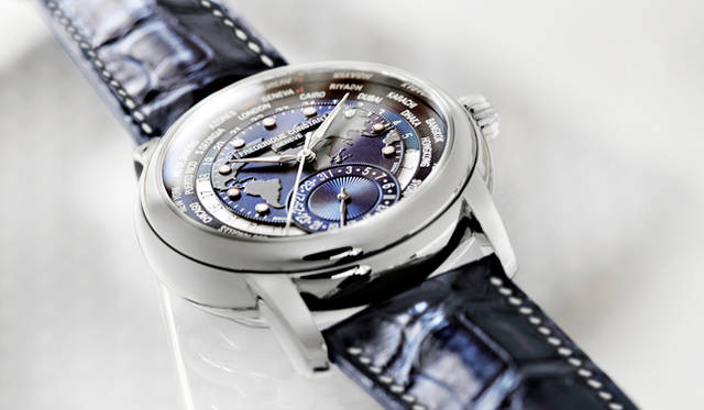 <strong>ワールドタイマー マニュファクチュール</strong><br /><br /> ケース｜ステンレススチール<br /> 直径｜42mm<br /> ムーブメント｜自動巻き（Cal.FC-718）<br /> 機能｜ワールドタイム表示（文字盤外周の都市名リングと24時間表記の時刻リングによる）、指針式日付表示（6時位置インダイヤル）<br /> ストラップ｜アリゲーター<br /> 防水｜5気圧<br /> 発売時期｜2015年秋予定<br /> 予価｜49万6800円<br />