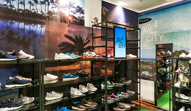 <strong>ISETAN MEN’S｜イセタンメンズ</strong><br />「KICK THE CITY」第2弾　ハワイの夜を想定したコーナー