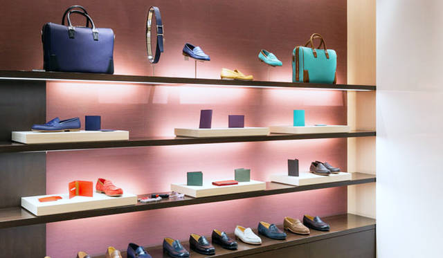 <strong>ISETAN MEN’S｜イセタンメンズ</strong><br />「Le Moc Weston」のカラーバリエーションをベースに、バッグやベルト、スモールグッズとのカラーコーディネートも提案