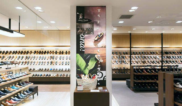 <strong>ISETAN MEN’S｜イセタンメンズ</strong><br />伊勢丹新宿店メンズ館地下1階＝紳士靴売場の「JoJo（ジョジョ）」ビーチサンダルのコーナー