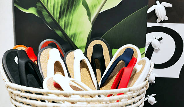 <strong>ISETAN MEN’S｜イセタンメンズ</strong><br />伊勢丹新宿店メンズ館地下1階＝紳士靴売場　「JoJo（ジョジョ）」ビーチサンダル “イセタンメンズ別注” 2万4840円（SS、S、M）、2万5920円（L、XL）