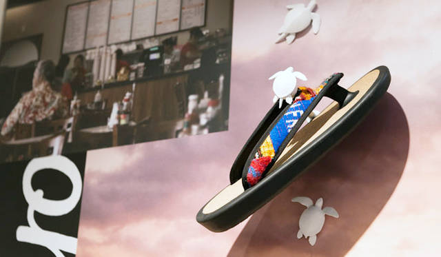 <strong>ISETAN MEN’S｜イセタンメンズ</strong><br />伊勢丹新宿店メンズ館地下1階＝紳士靴売場　「JoJo（ジョジョ）」ビーチサンダル “desertic（デザーティック）” のヴィンテージニットを使った別注。3万4560円