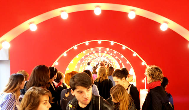 Foscariniショールーム「Tunnel of light」