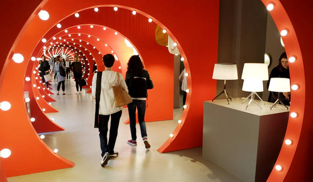 Foscariniショールーム「Tunnel of light」