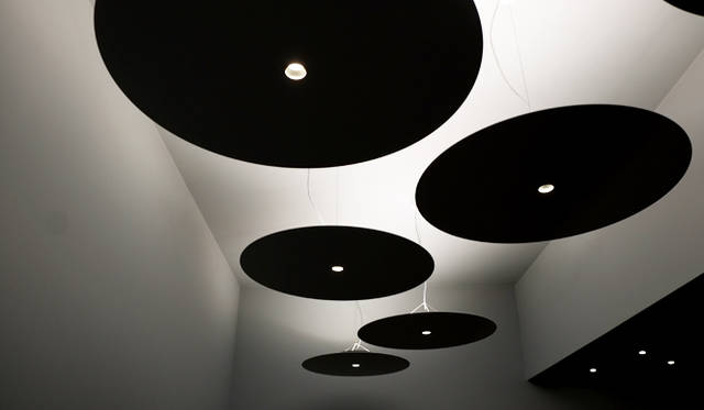 「日食」をイメージしたDELTA LIGHTのペンダント