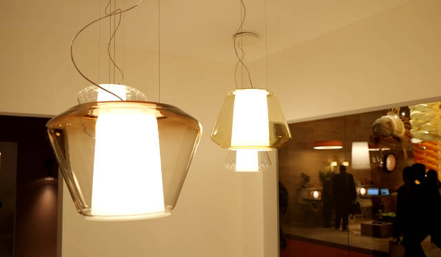 ヴェネチアンガラスを使ったArtemideの新作「Reverso Conic」