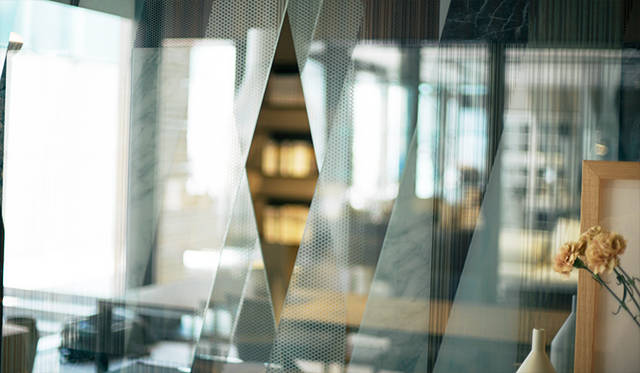 ‘Gio Ponti Screen’, stopsol glass, able to separate rooms in a light manner.