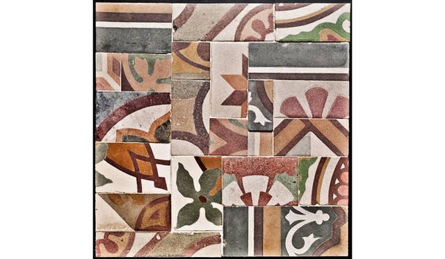 レンジフード「Tile（タイル） 」のテキスタイル。「タイル」は、ピエロ・リッソーニ氏とイタリアのタイルメーカー、ドメニコ・モーリ社とのコラボレーションによって生まれた。アンティークタイルを利用している