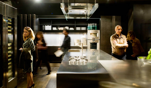 キッチン（手前）「Aprile 」  by Piero Lissoni + CRS Boffi（2010）<br>キッチン（奥）「Hide 」by Piero Lissoni + CRS Boffi（2015）