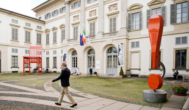 外観｜ミラノ市近代美術館 中庭<br>