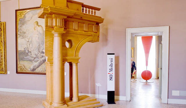 内観｜ミラノ市近代美術館 モルテーニ展入り口<br> 木製装飾｜FENICE by Aldo Rossi / 1997<br>