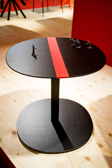 ラウンドテーブル「SERRA Round Table（セラ ラウンド テーブル）」by Victor Carrasco