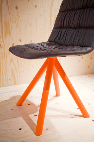 チェア「MAARTEN（マーティン）」by Victor Carrasco