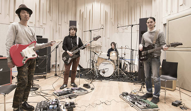 スタジオライブをおこなった「LITE（ライト）」