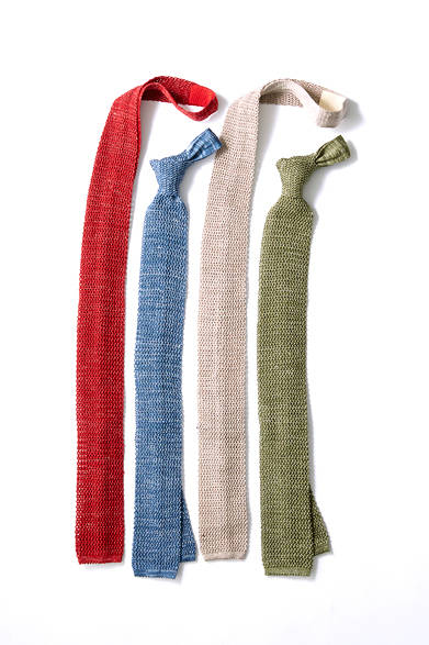 <strong>The Tie｜ザ タイ</strong><br><br>  クールビズといえど、ネクタイは外せないという方におすすめしたいのが、ニットタイ。“トレンドを踏まえた高品質”をリーズナブルに提供する「ザ タイ」のシルク×リネンのニットタイなら、落ち着いた色味なのでクラス感を損なうことなく涼しげなお洒落を楽しめる。 <br><br> タイ各9720円 ［阪急メンズ限定］（ザ タイ｜阪急メンズ東京 地下1階／阪急メンズ大阪 1階）