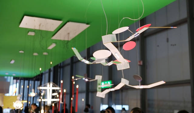 “衛星”をモチーフとした「T.T.MOON」