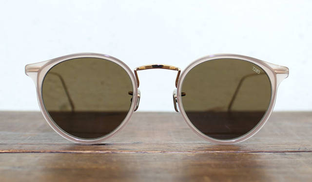 <strong>Continuer｜コンティニュエ</strong><br />「EVEVAN（アイヴァン） 7285」5th Collection（モデル724 カラー3151）4万9680円