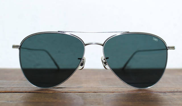 <strong>Continuer｜コンティニュエ</strong><br />「EVEVAN（アイヴァン） 7285」5th Collection（モデル725 カラー801）4万3200円