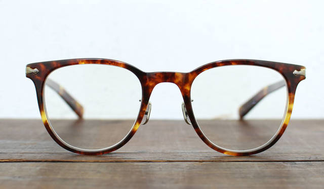 <strong>Continuer｜コンティニュエ</strong><br />「EVEVAN（アイヴァン） 7285」5th Collection（モデル727 カラー3010）4万5360円