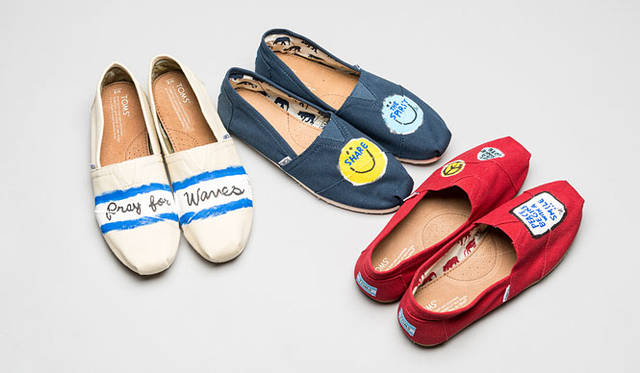 <strong>ISETAN MEN’S｜イセタンメンズ</strong><br />「TOMS（トムス）」　豊田弘治（パームグラフィックス）のトムス シューズ各1万9440円