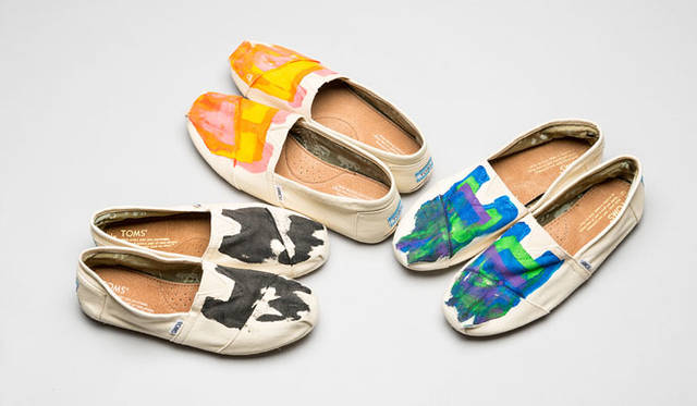 <strong>ISETAN MEN’S｜イセタンメンズ</strong><br />「TOMS（トムス）」　NAOMI KAZAMAのトムス シューズ各1万9440円