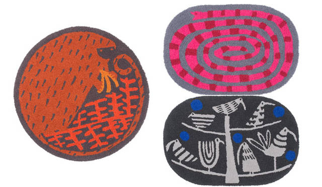 <strong>EXHIBITION｜鈴木マサルのテキスタイル　傘とラグとタオルと</strong><br/>「Masaru Suzuki × NEXT HOME COLLABORATION DESIGN RUG」　左／bananamania（90cm）3万240円、右上／candyhebi［60×90cm］1万9440円、右下／torinosu［60×90cm］1万9440円