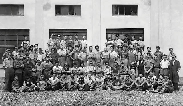 Molteni&C was founded in 1934 in Guissano, Brianza, just a few kilometers from Milan. The traditional artisan's workshop grew first into a company and then into an international group. 