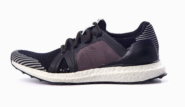 <strong>adidas｜アディダス</strong><br />ウィメンズランニングシューズ「ultra boost by Stella McCartney（ウルトラ ブースト バイ ステラ・マッカートニー）」