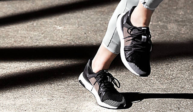 <strong>adidas｜アディダス</strong><br />ウィメンズランニングシューズ「ultra boost by Stella McCartney（ウルトラ ブースト バイ ステラ・マッカートニー）」