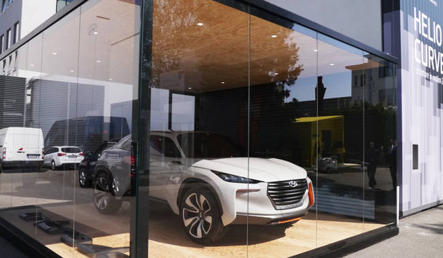 トルトーナ地区で目立っていた現代自動車の大がかりな会場