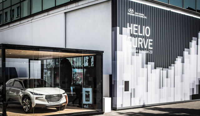 トルトーナ地区で目立っていた現代自動車の大がかりな会場