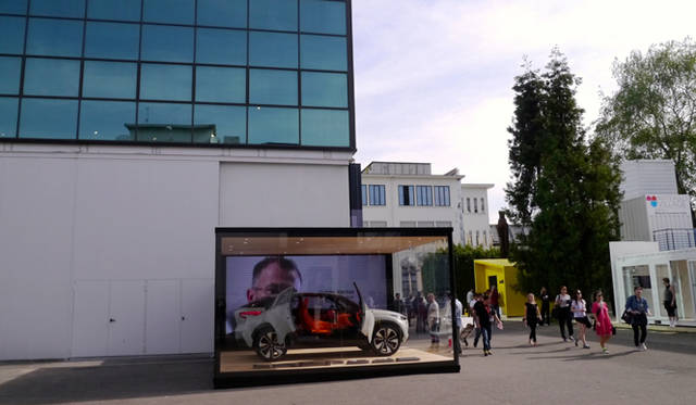 トルトーナ地区で目立っていた現代自動車の大がかりな会場