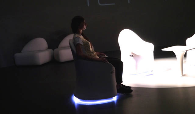 走るアームチェア「ILY—I」はアイシンデザインと伊藤節および伊藤志信がデザインから製作まで担当