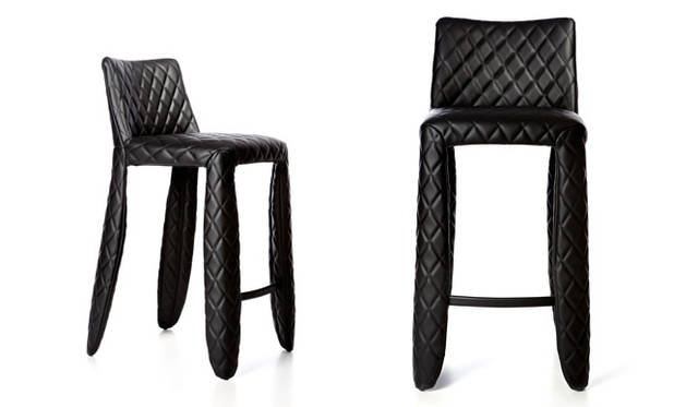 <strong>TOYO KITCHEN STYLE｜トーヨーキッチンスタイル</strong><br />「モーイ」の「モンスターバースツール」。「モンスターバースツールロー」（W41×D51×H93/SH66cm）25万4880円、「モンスターバースルーツハイ」（W41×D51×H103/SH76cm）25万4880円