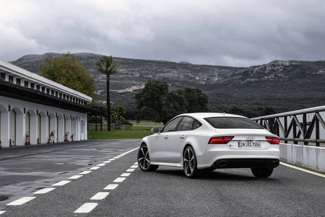 Audi piloted driving @ the limit ? Ascari 2014