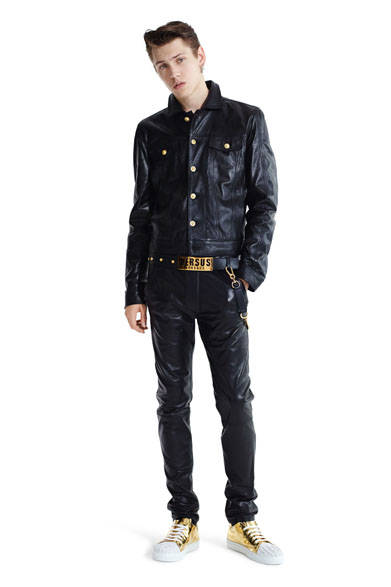 <strong>VERSUS VERSACE｜ヴェルサス ヴェルサーチ</strong><br />2015年春夏コレクション