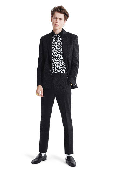 <strong>VERSUS VERSACE｜ヴェルサス ヴェルサーチ</strong><br />2015年春夏コレクション