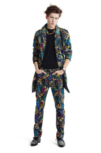 <strong>VERSUS VERSACE｜ヴェルサス ヴェルサーチ</strong><br />2015年春夏コレクション