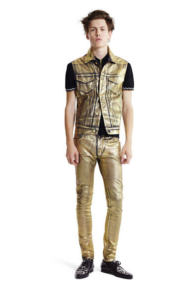 <strong>VERSUS VERSACE｜ヴェルサス ヴェルサーチ</strong><br />2015年春夏コレクション