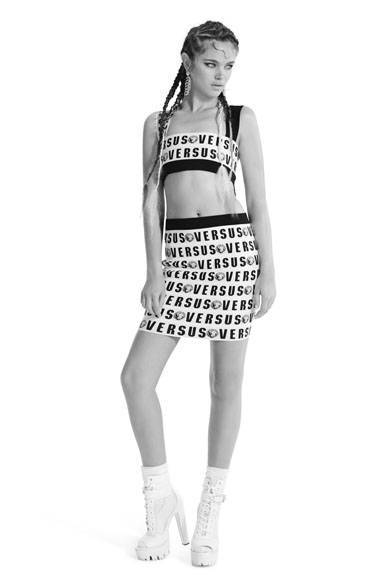 <strong>VERSUS VERSACE｜ヴェルサス ヴェルサーチ</strong><br />2015年春夏コレクション